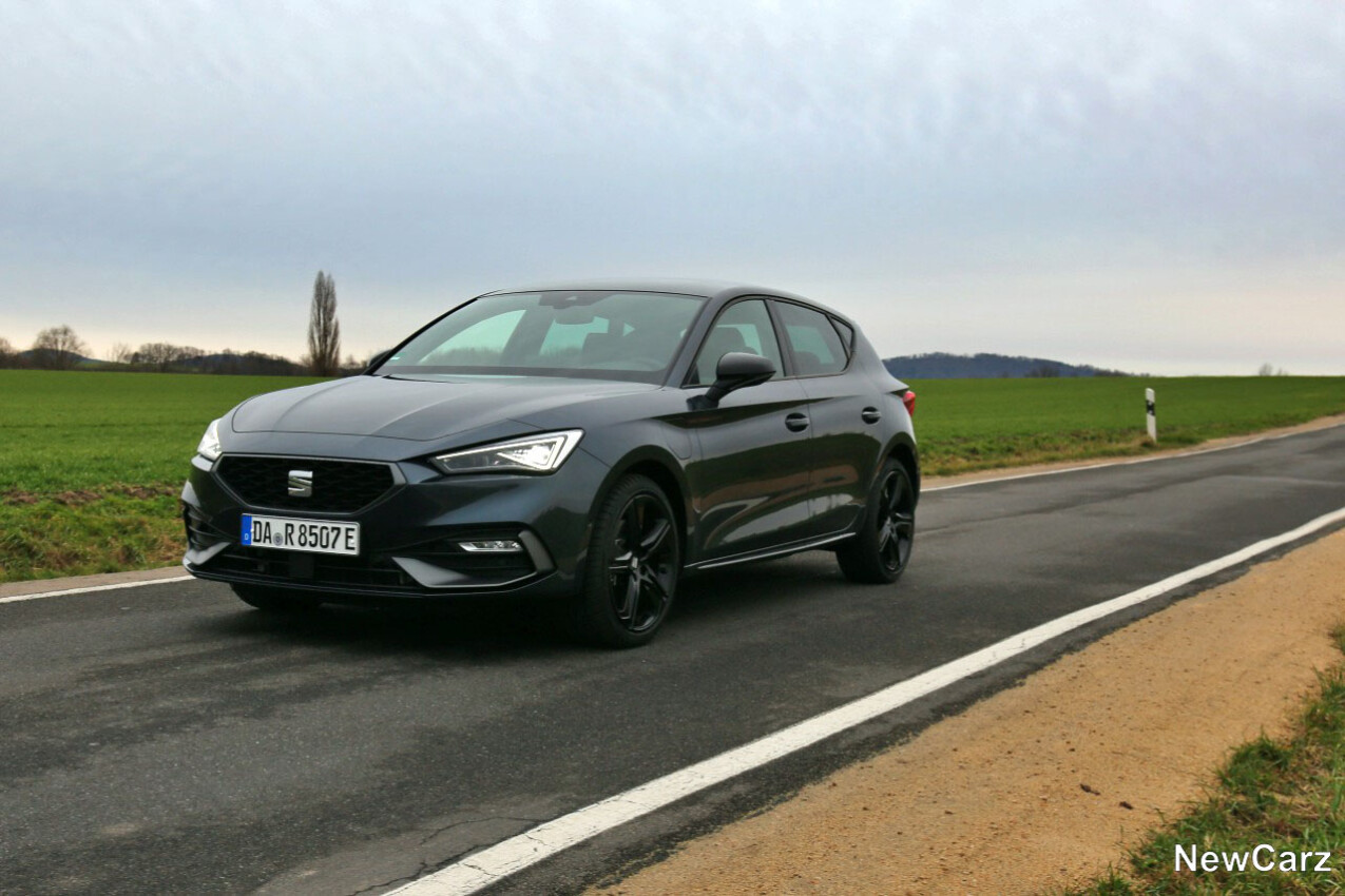 Seat Leon e-Hybrid Black Edition vorne links