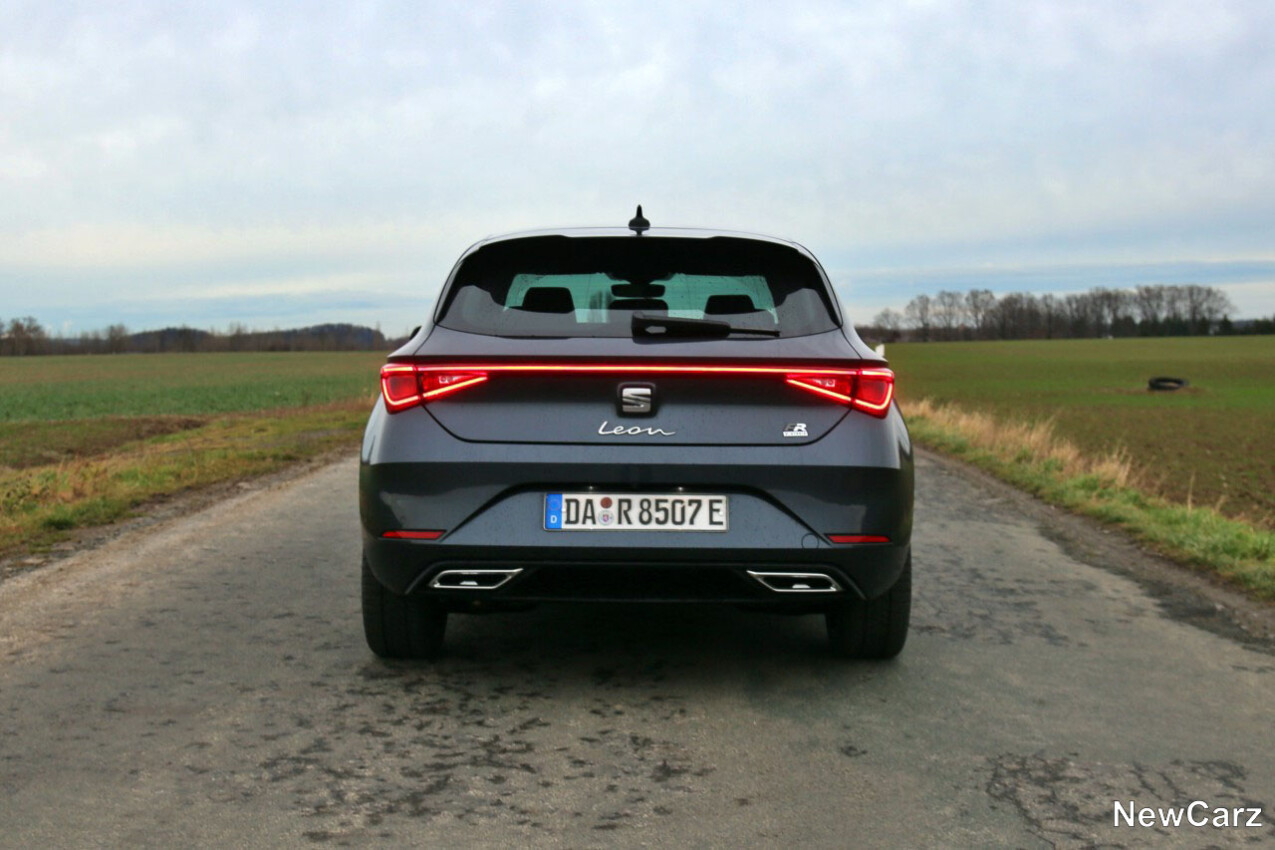 Seat Leon e-Hybrid Black Edition hinten