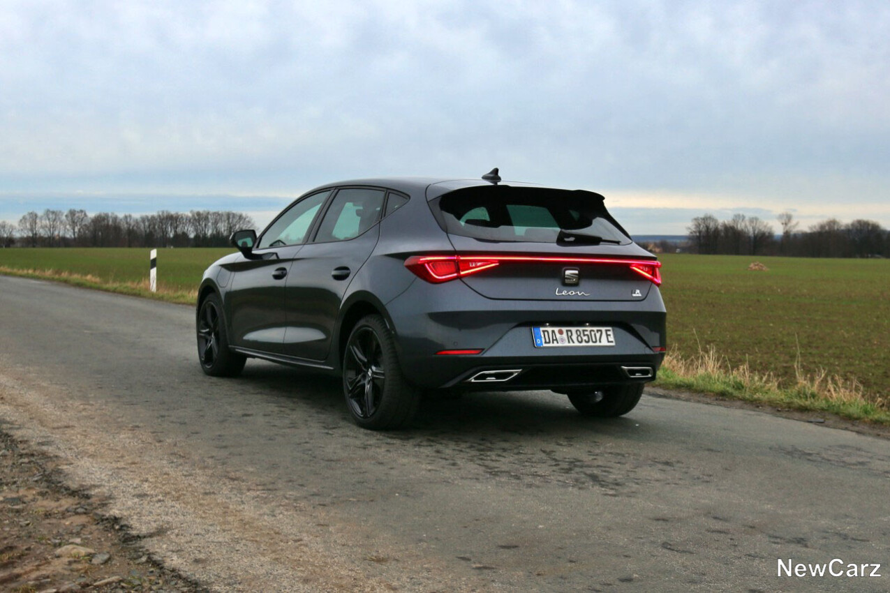 Seat Leon e-Hybrid Black Edition hinten links