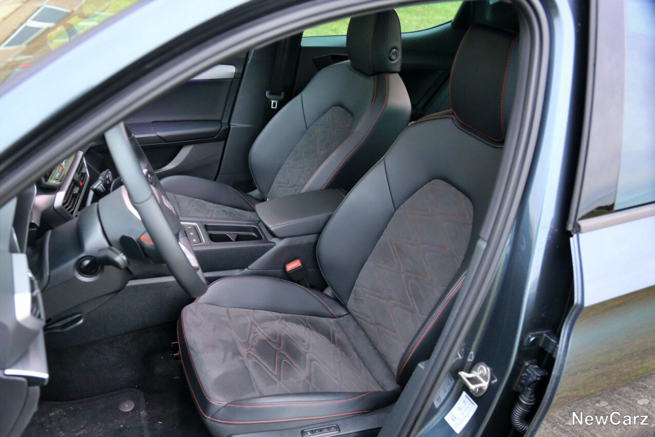 Seat Leon e-Hybrid Black Edition Vordersitze