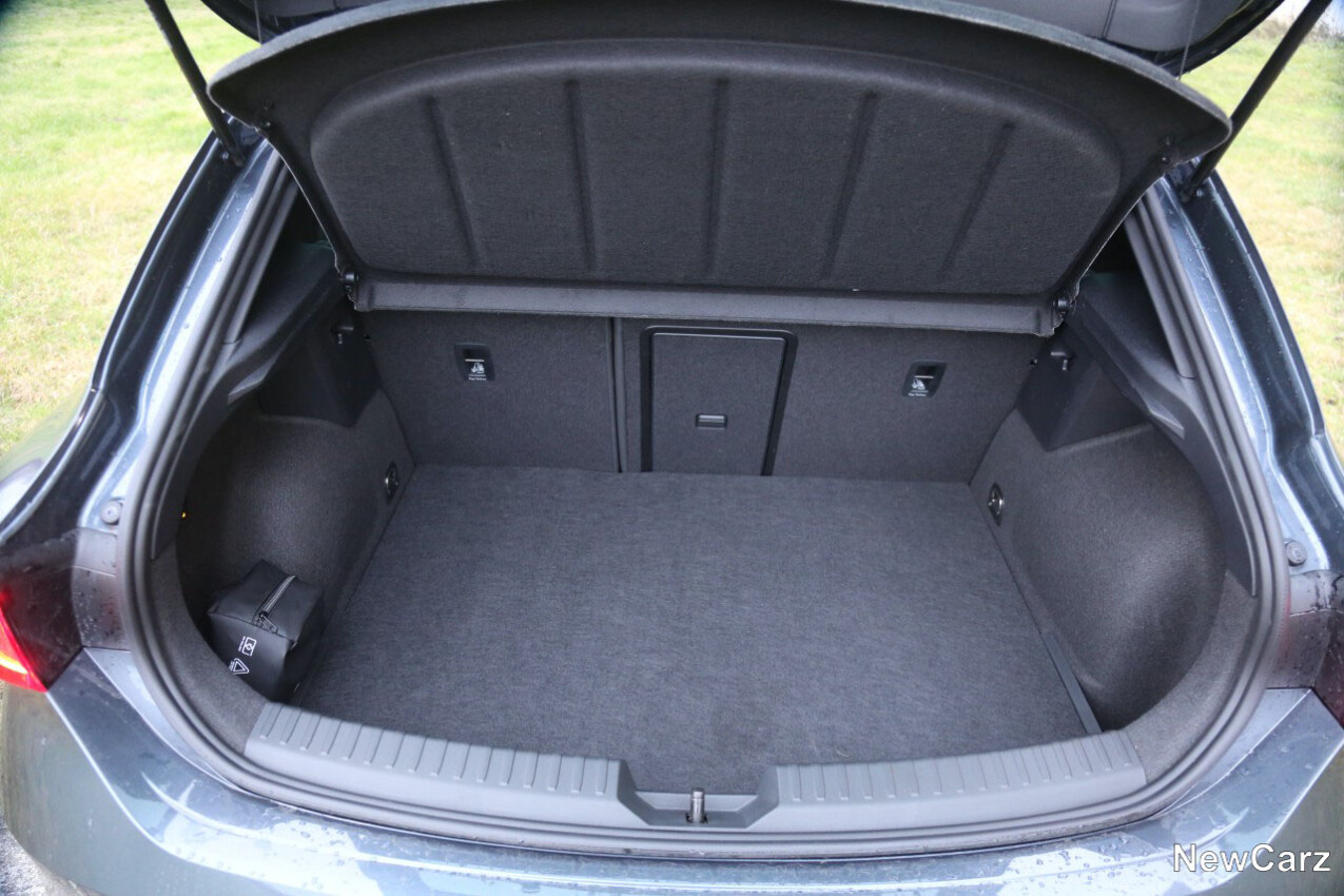 Seat Leon e-Hybrid Black Edition Kofferraum