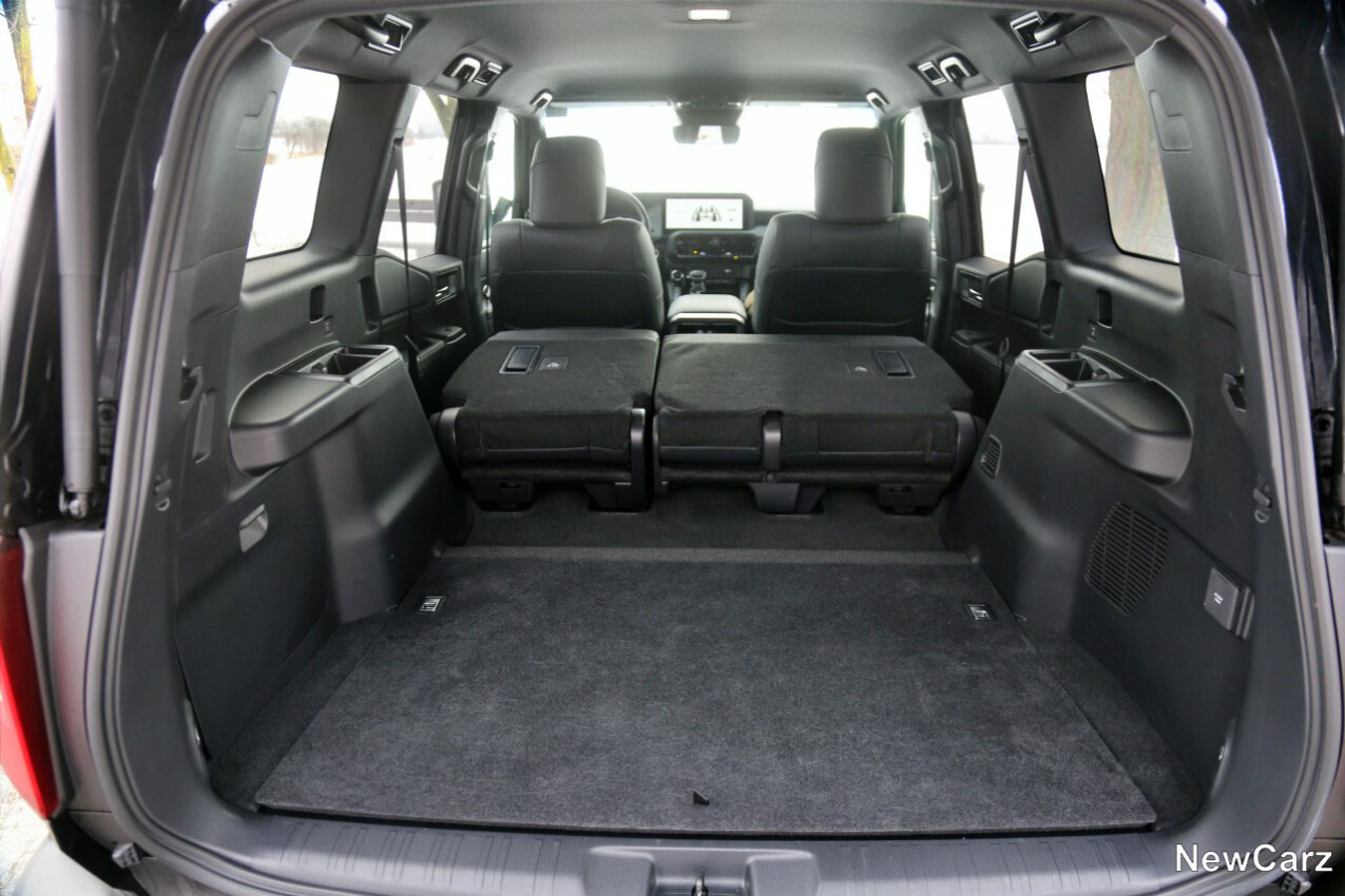 Toyota Land Cruiser Diesel Kofferraum mit umgeklappten Lehnen