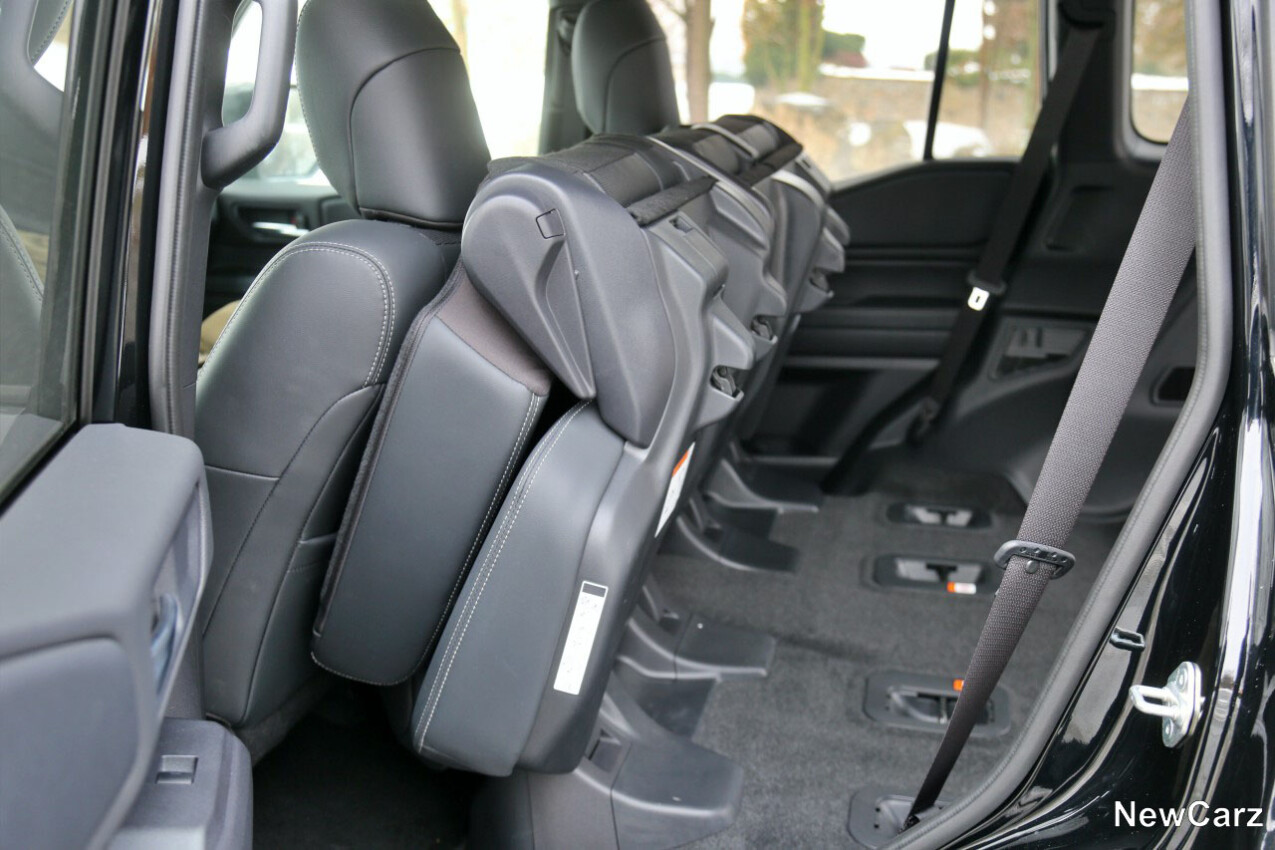 Toyota Land Cruiser Diesel Fondsitze hochgeklappt