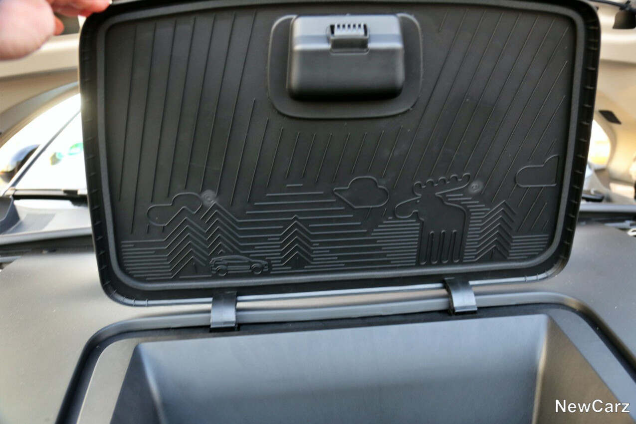 Volvo EX30 Twin Motor Performance Elch