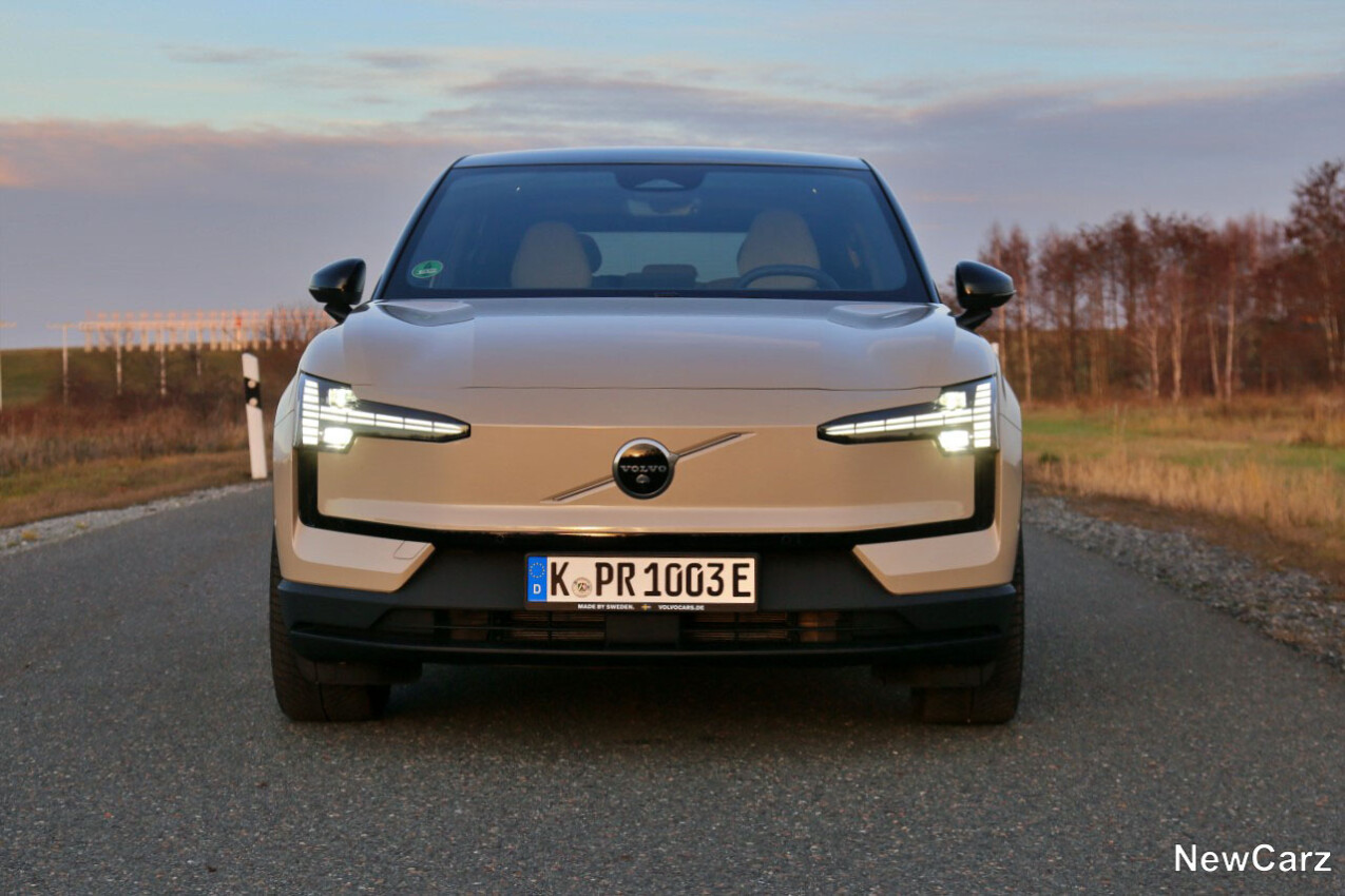 Volvo EX30 Twin Motor Performance vorn
