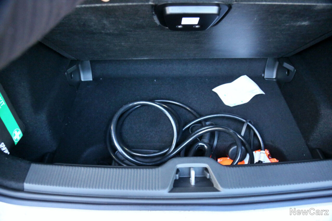 Volvo EX30 Twin Motor Performance Kofferraum Unterboden