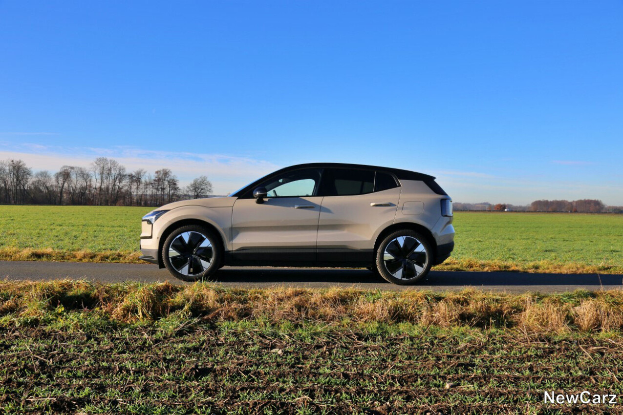 Volvo EX30 Twin Motor Performance Seite links