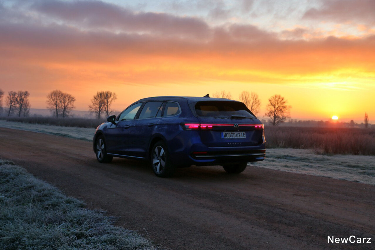VW Passat eHybrid schräg hinten links