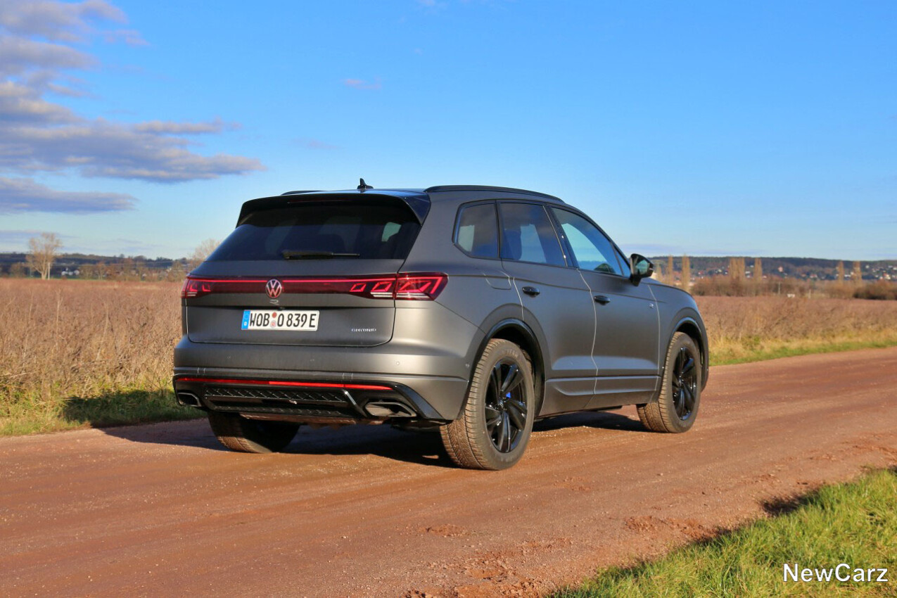 VW Touareg R Facelift schräg hinten rechts