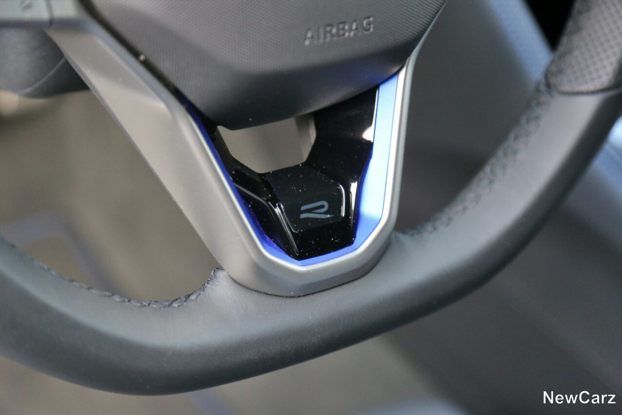 VW Touareg R Facelift R-Intarsie im Lenkrad