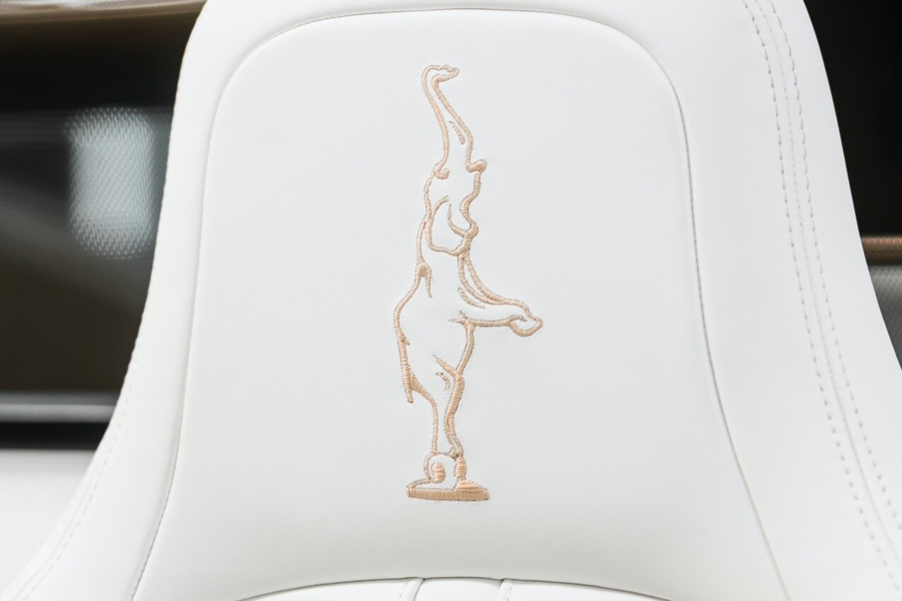 Bugatti W16 Mistral „La Perle Rare“ Tanzender Elefant