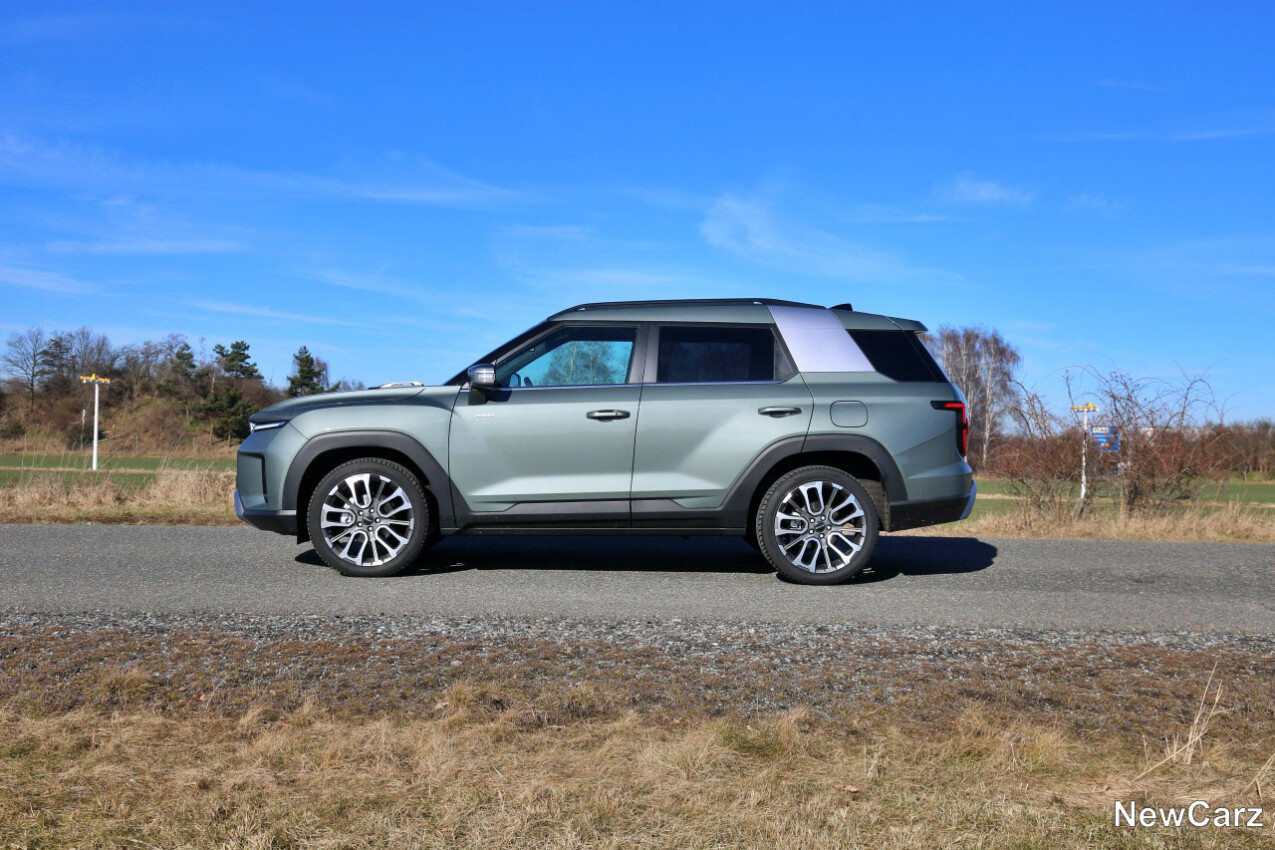 KGM Torres 4WD Seite links