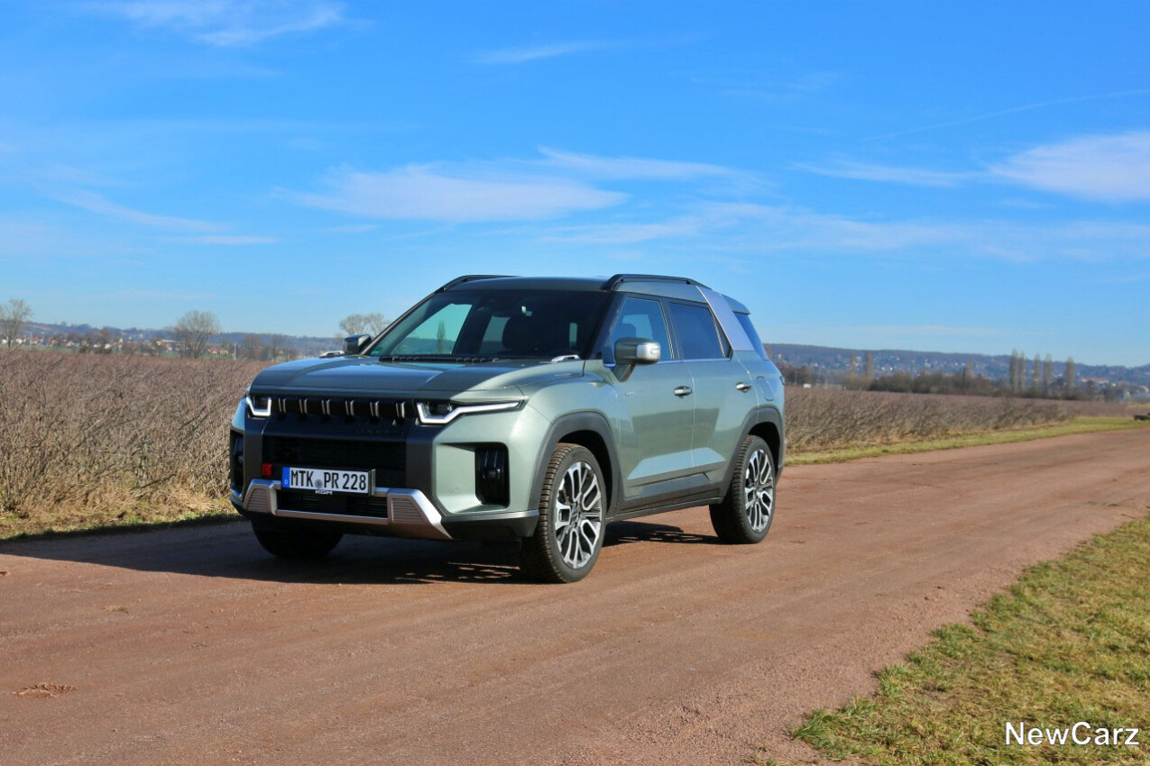 KGM Torres 4WD schräg vorn links