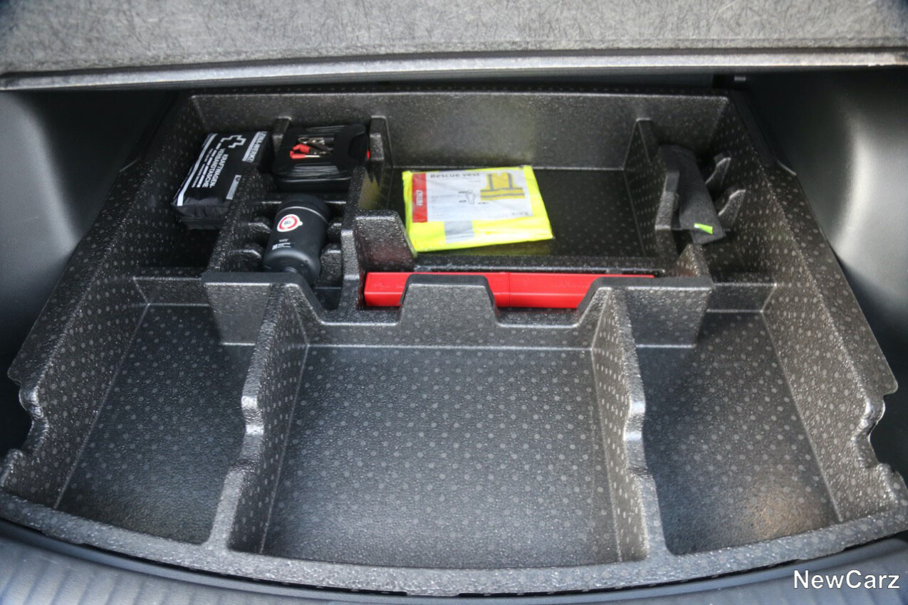 KGM Torres 4WD Kofferraum Unterboden