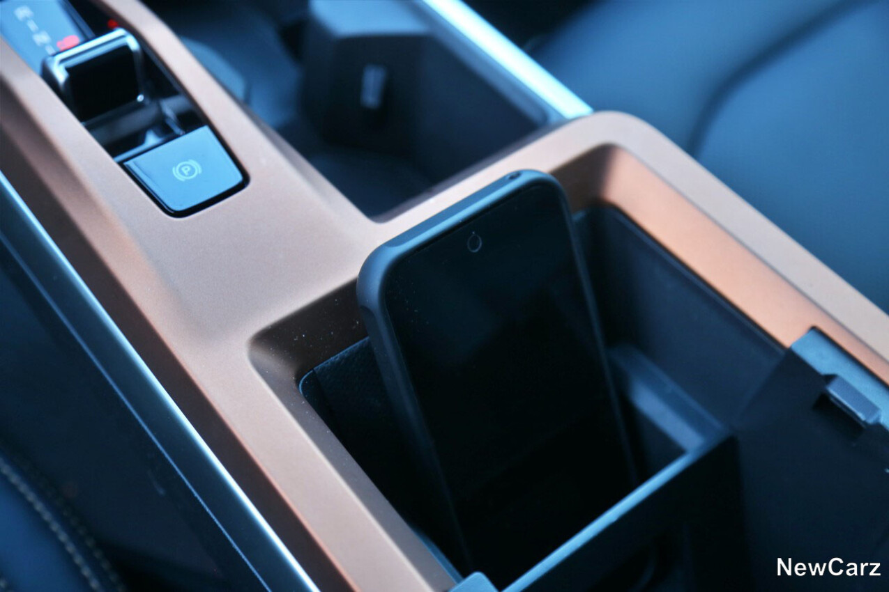 KGM Torres 4WD induktives Laden