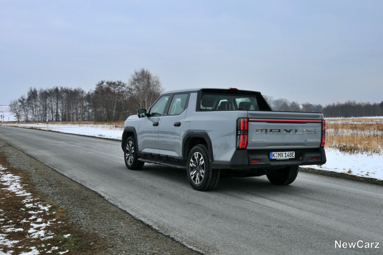 Maxus eTerron 9 schräg hinten links