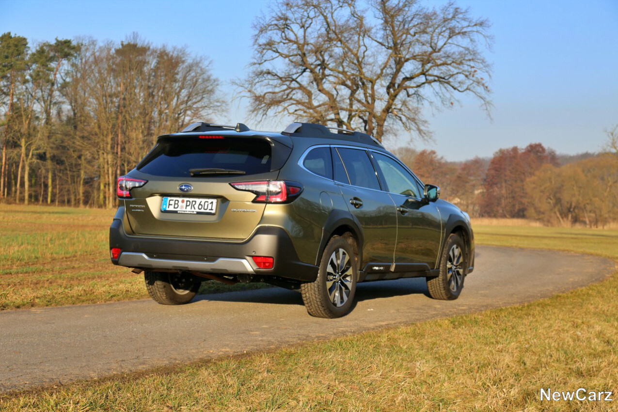 Subaru Outlander schräg hinten