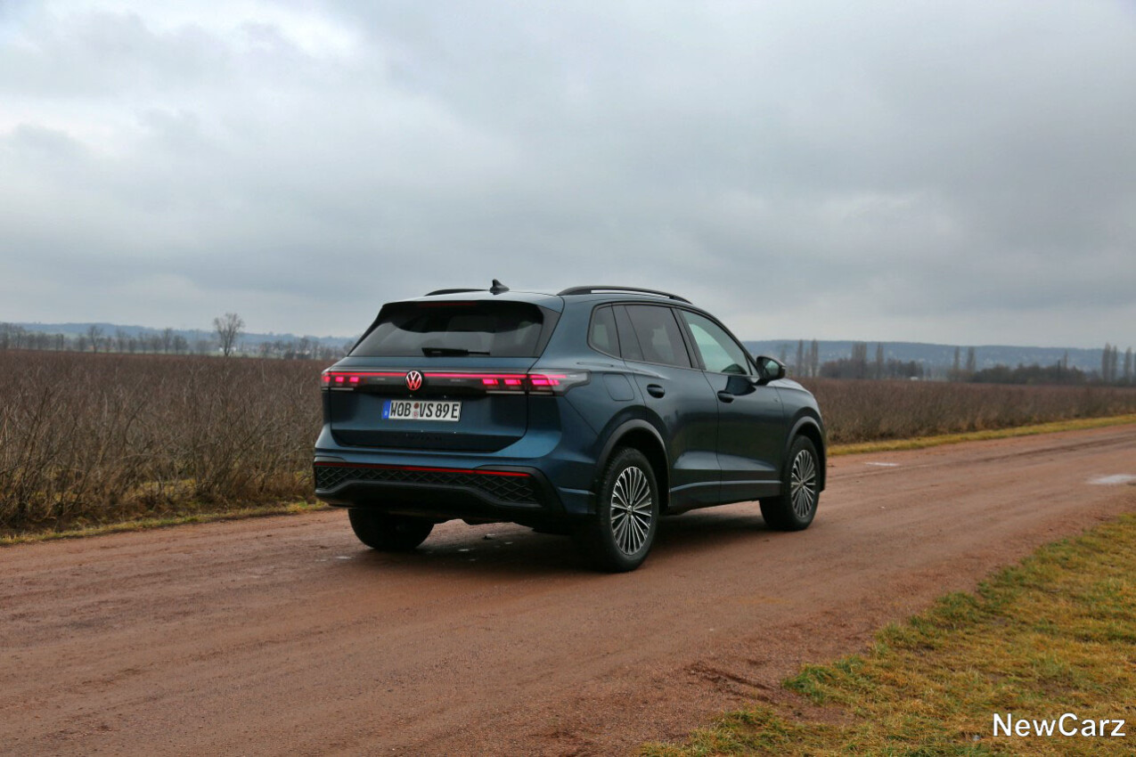 VW Tiguan eHybrid schräg hinten rechts