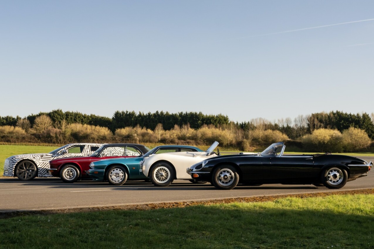 Jaguar GT mit Jaguar-Oldtimer