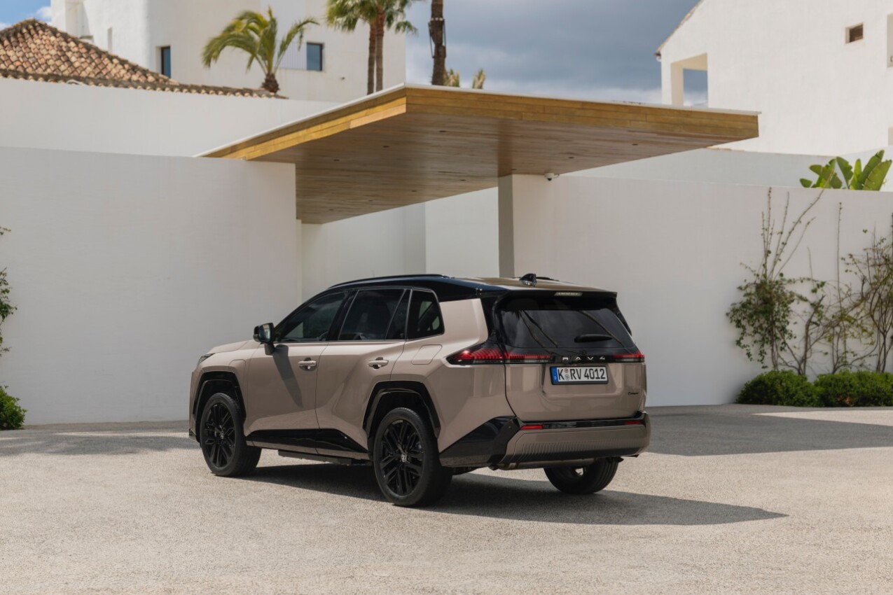 Toyota RAV4 MK6 hinten schräg