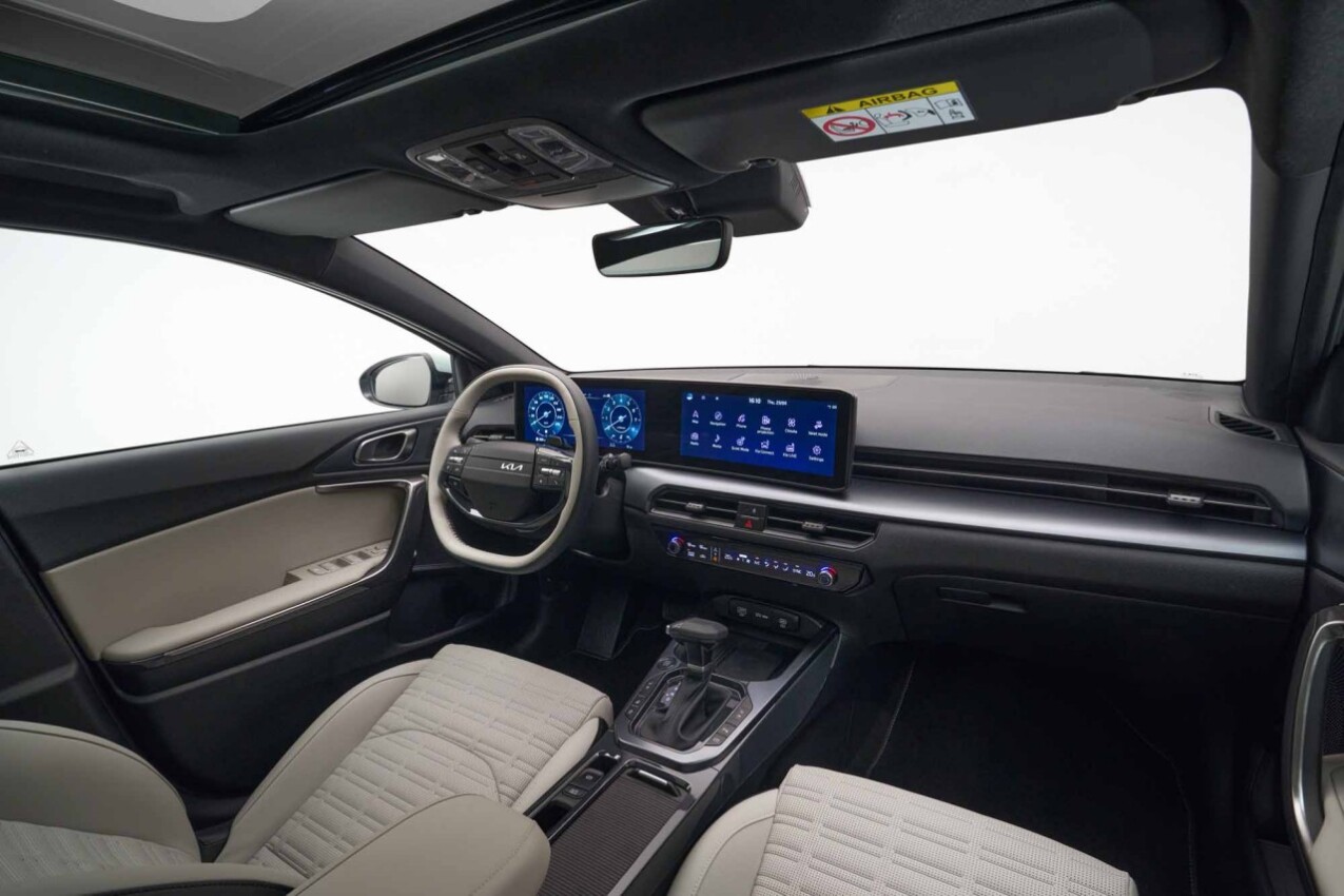 Kia XCeed 2027 innen vorn