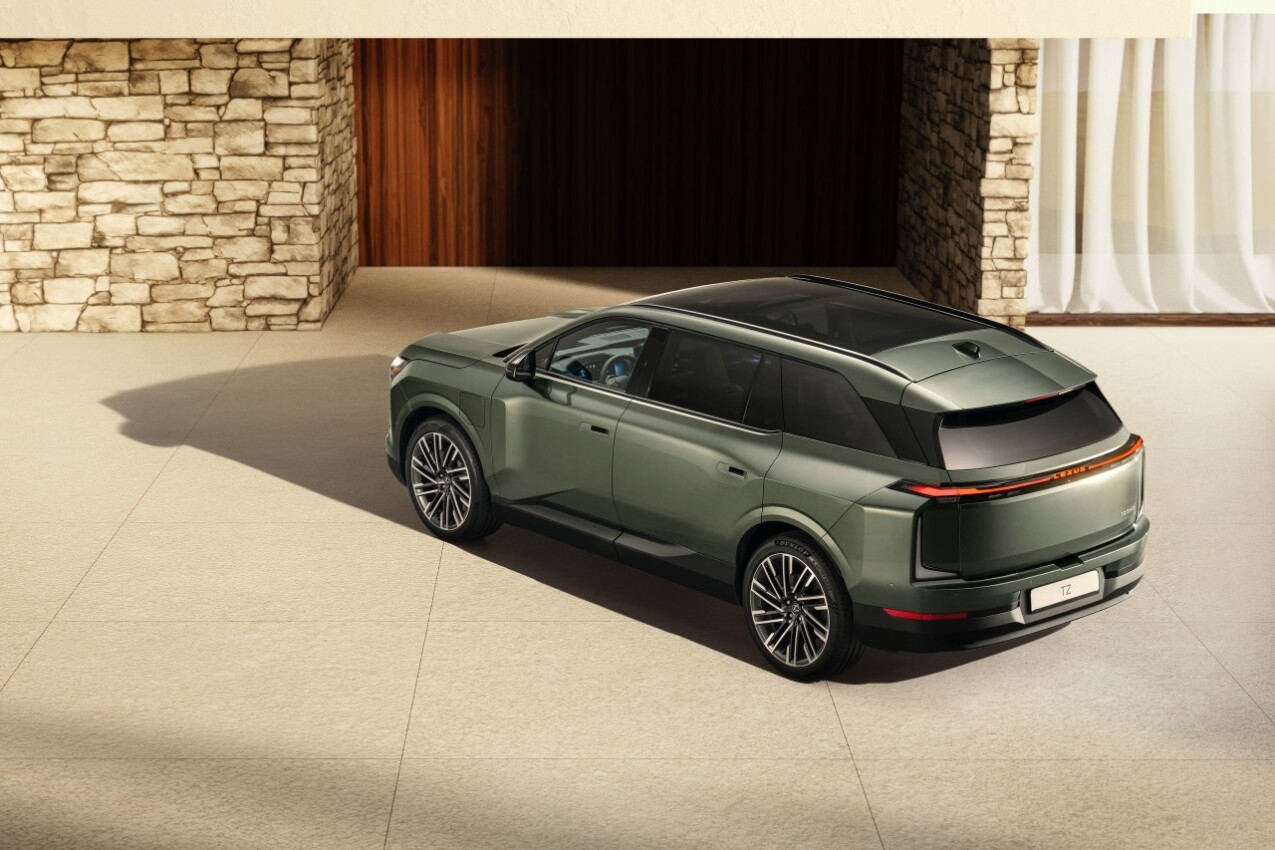 Lexus TZ schräg oben