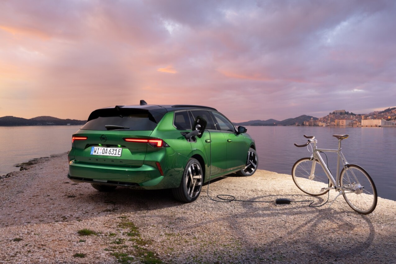 Opel Astra Sports Tourer Electric V2L