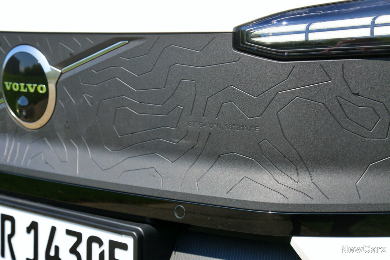 Volvo EX30 Cross Country Front Detail