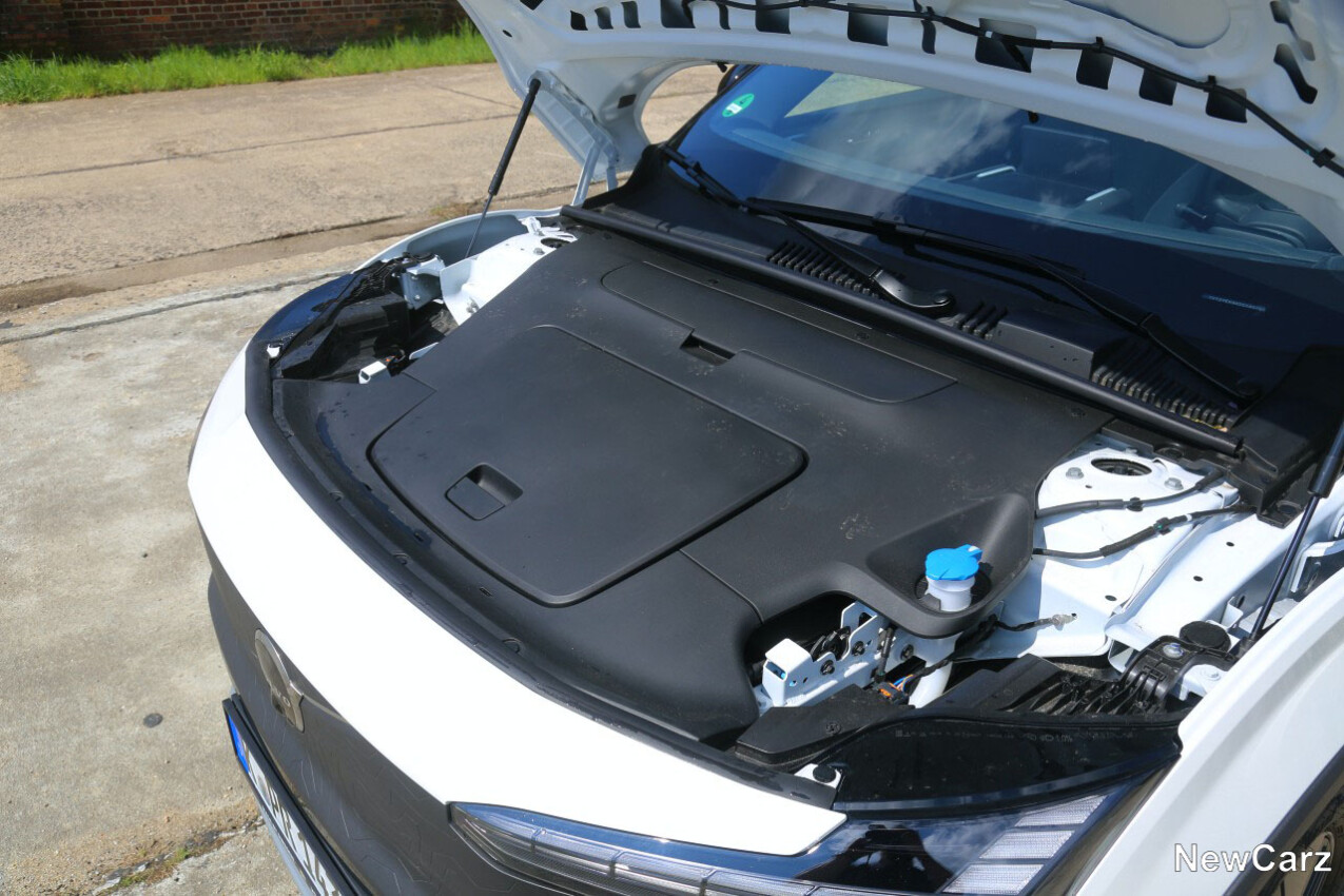 Volvo EX30 Cross Country Frunk geschlossen