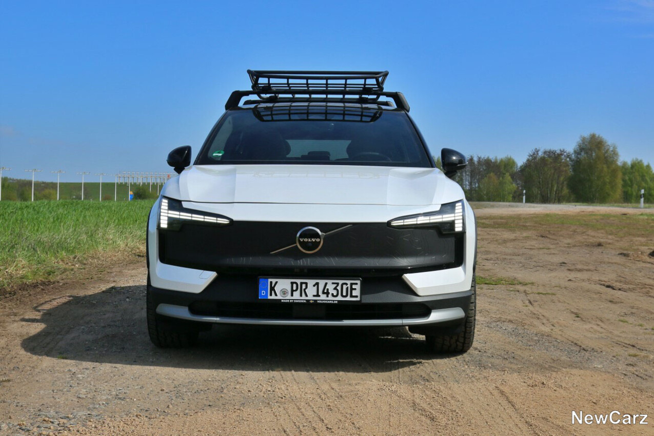 Volvo EX30 Cross Country Front