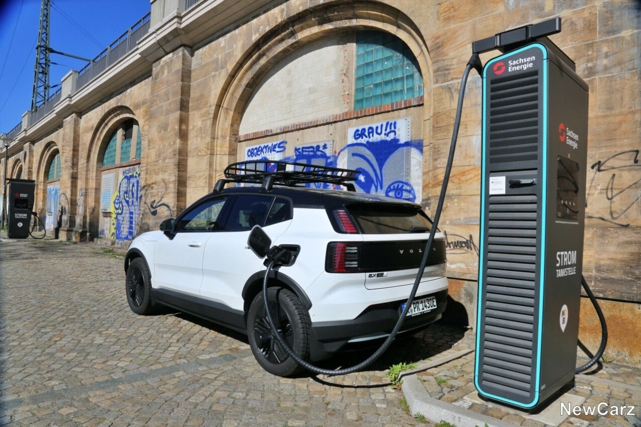 Volvo EX30 Cross an Ladestation