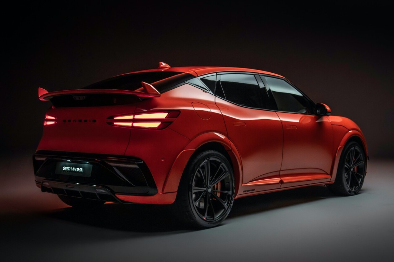Genesis GV60 Magma schräg hinten