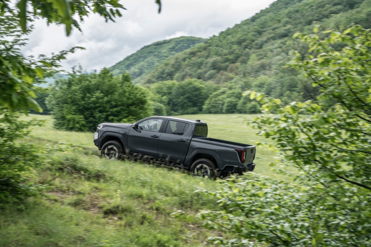 Toyota Hilux 2027 im Gelände