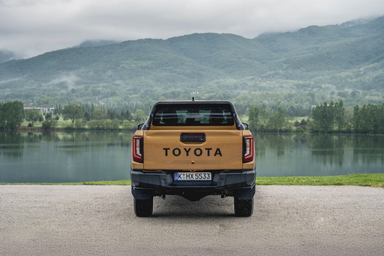 Toyota Hilux 2027 Heck