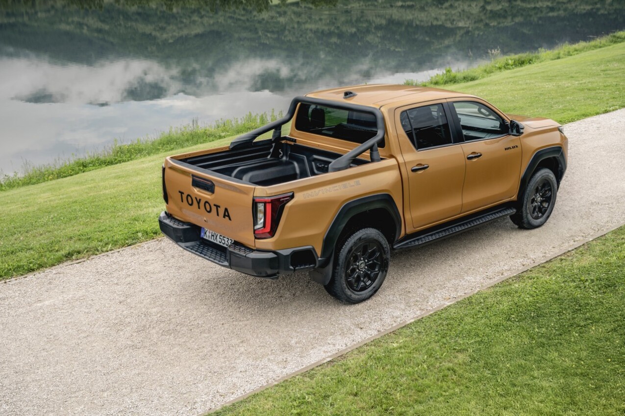 Toyota Hilux 2027 onroad