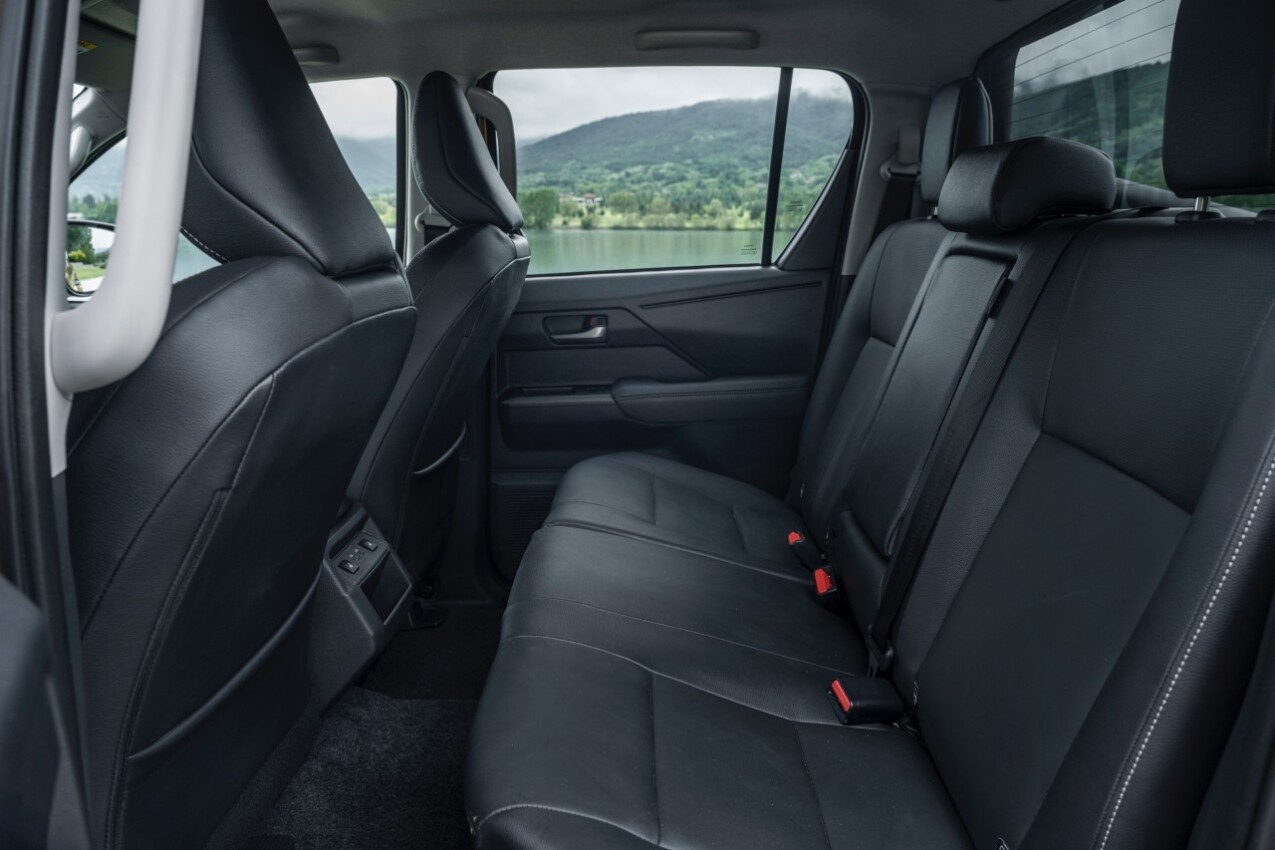 Toyota Hilux 2027 hinten innen