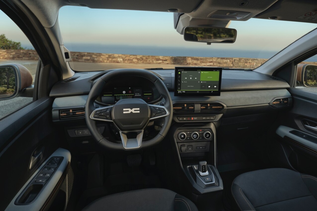 Dacia Sandero Stepway hybrid 155 innen