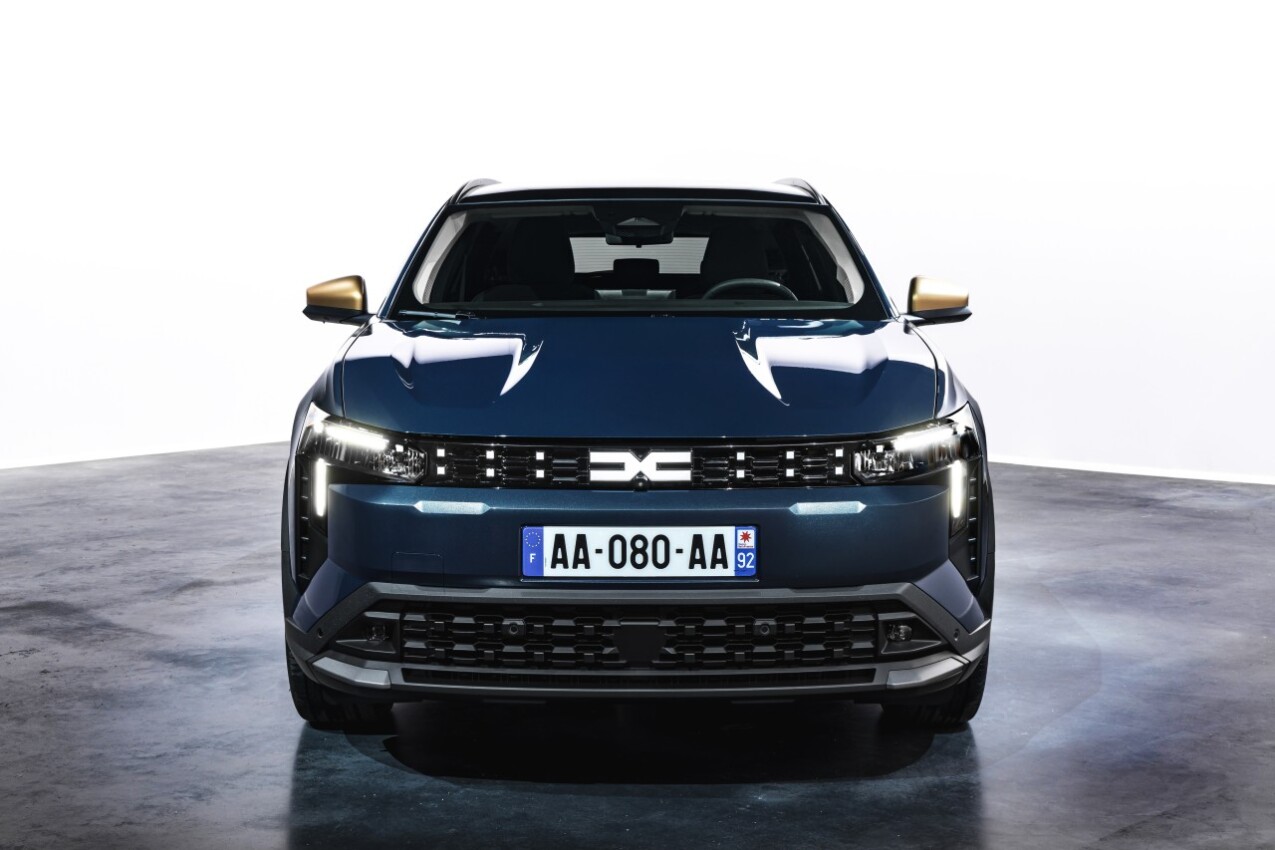 Dacia Striker Front