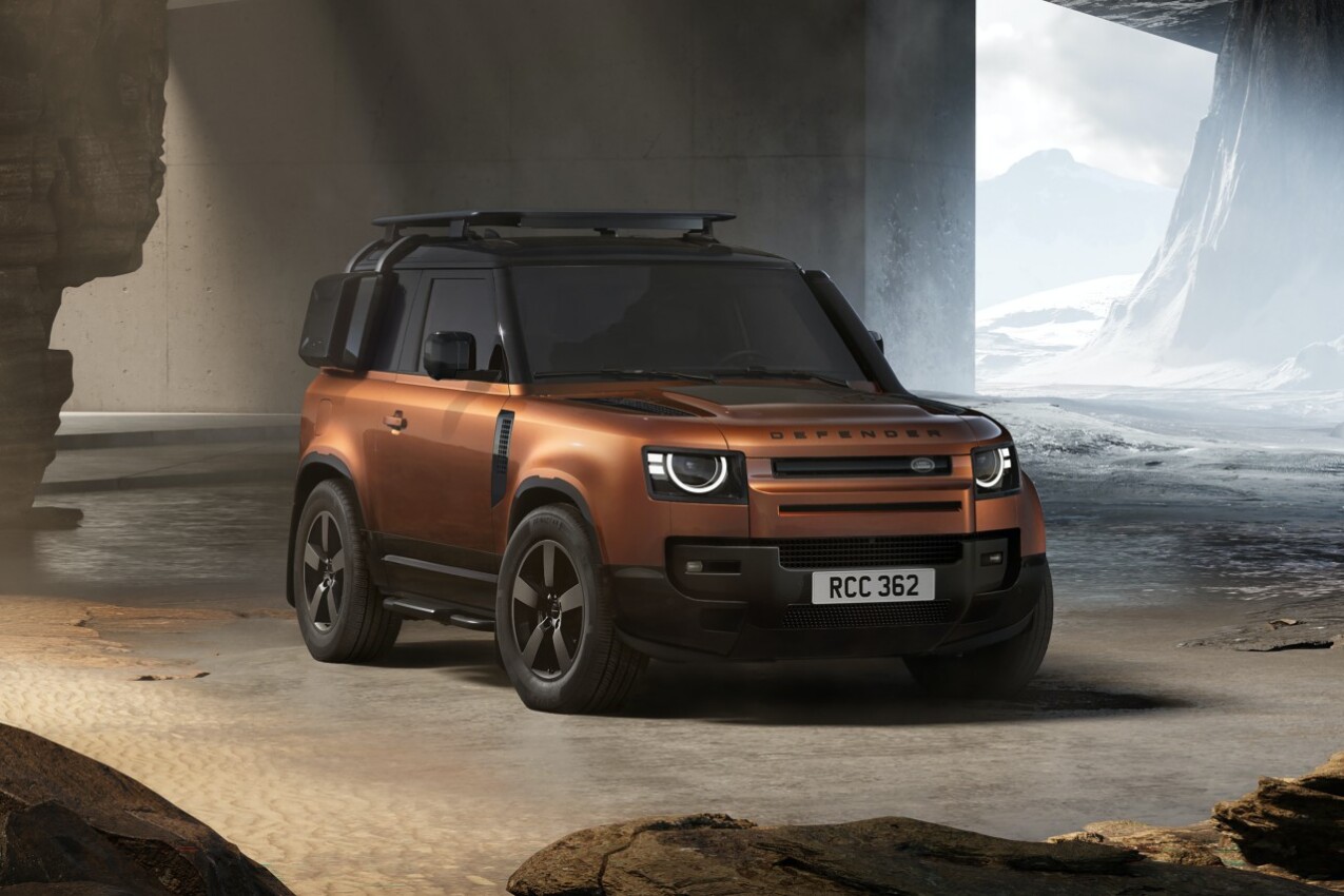 Defender in Namib Orange