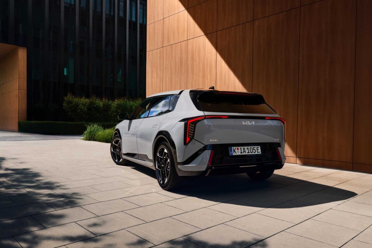 Kia EV4 2027 schräg hinten