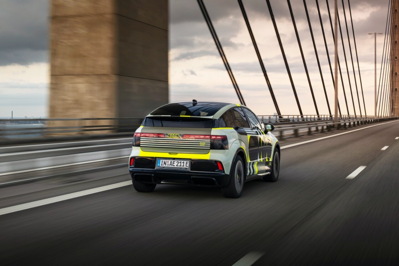 Audi A2 e-tron schräg hinten
