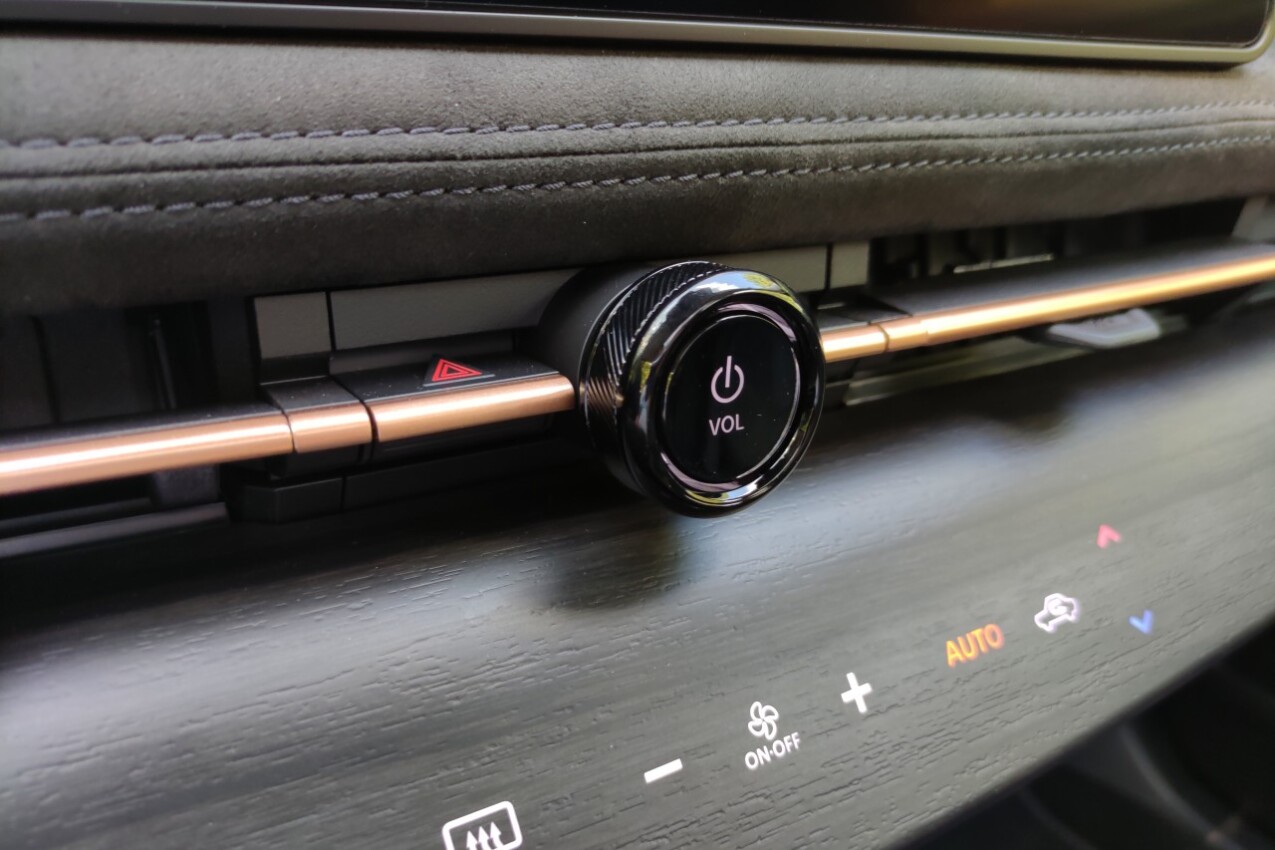 Nissan Ariya Facelift Lautstärkeregler