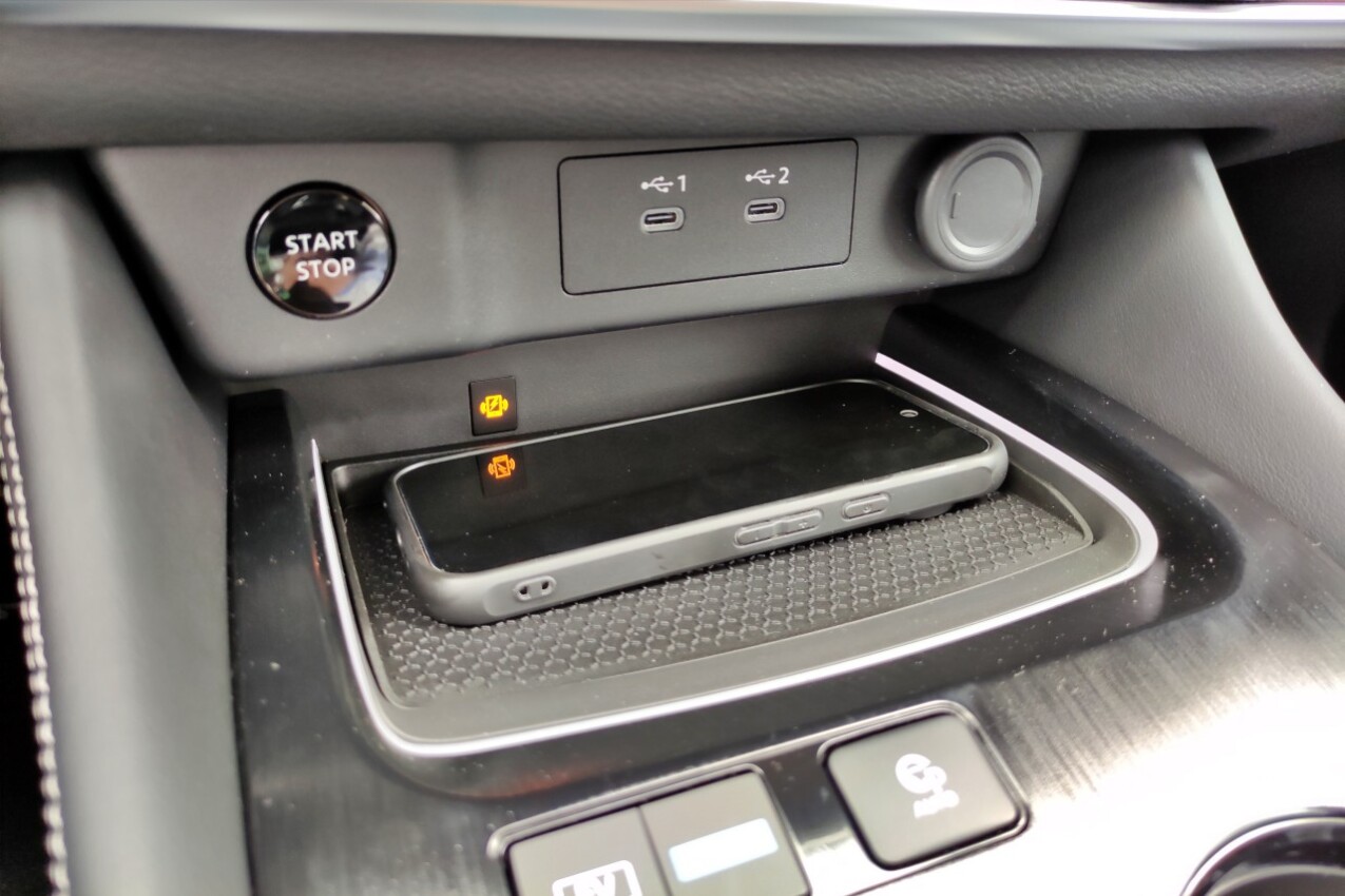 Nissan X-Trail Facelift induktive Ladestation