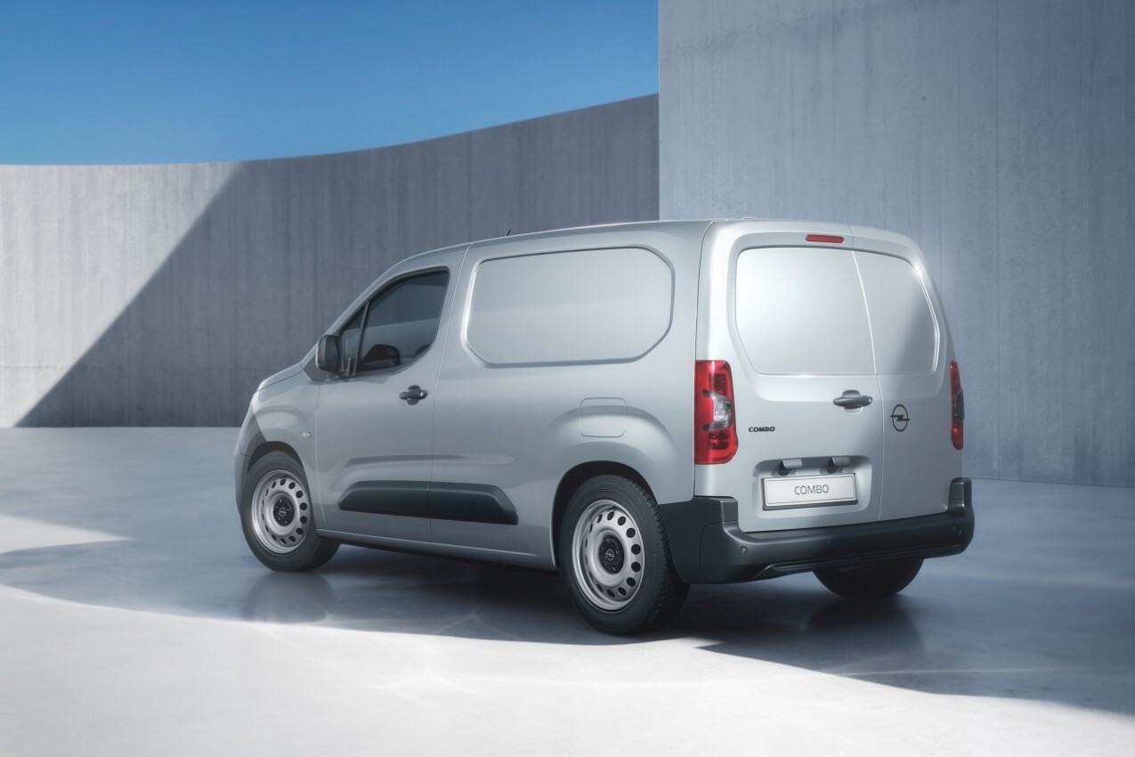 Opel Combo Start schräg hinten