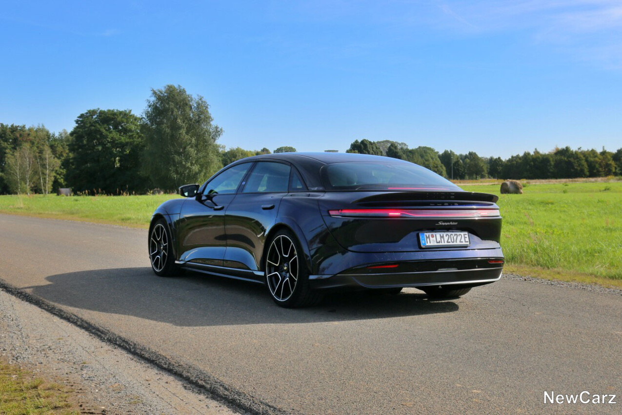 Lucid Air Sapphire schräg hinten links