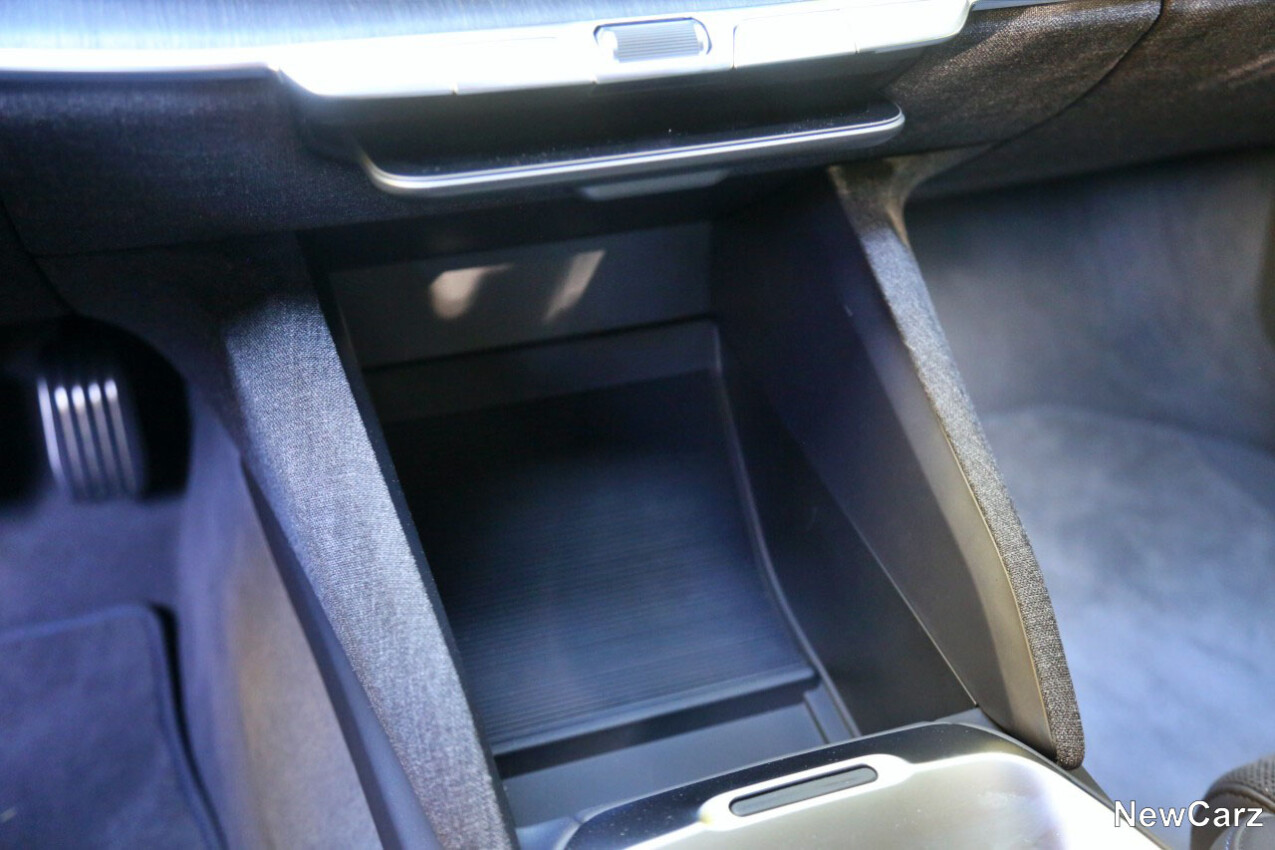 Lucid Air Sapphire Zentralbildschirm eingefahren