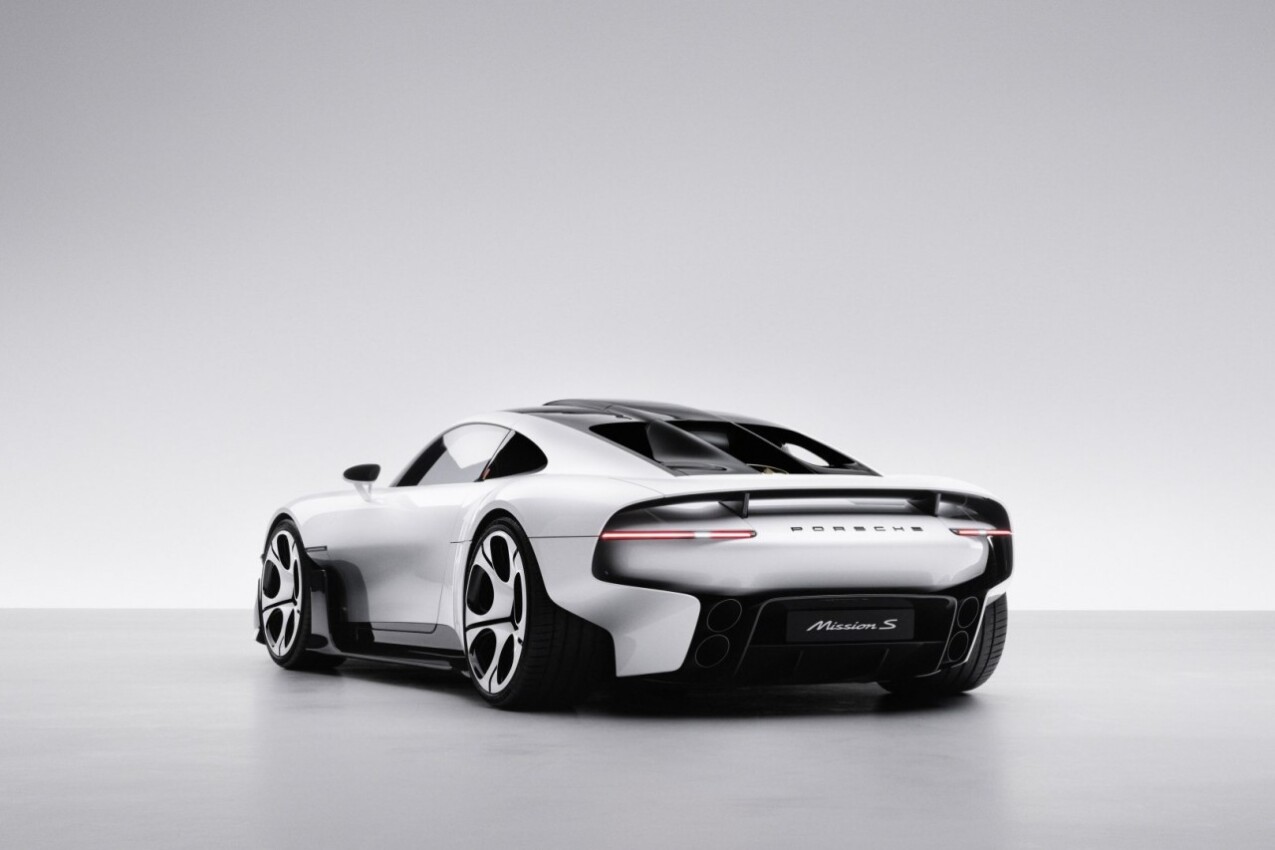 Porsche Mission S schräg hinten